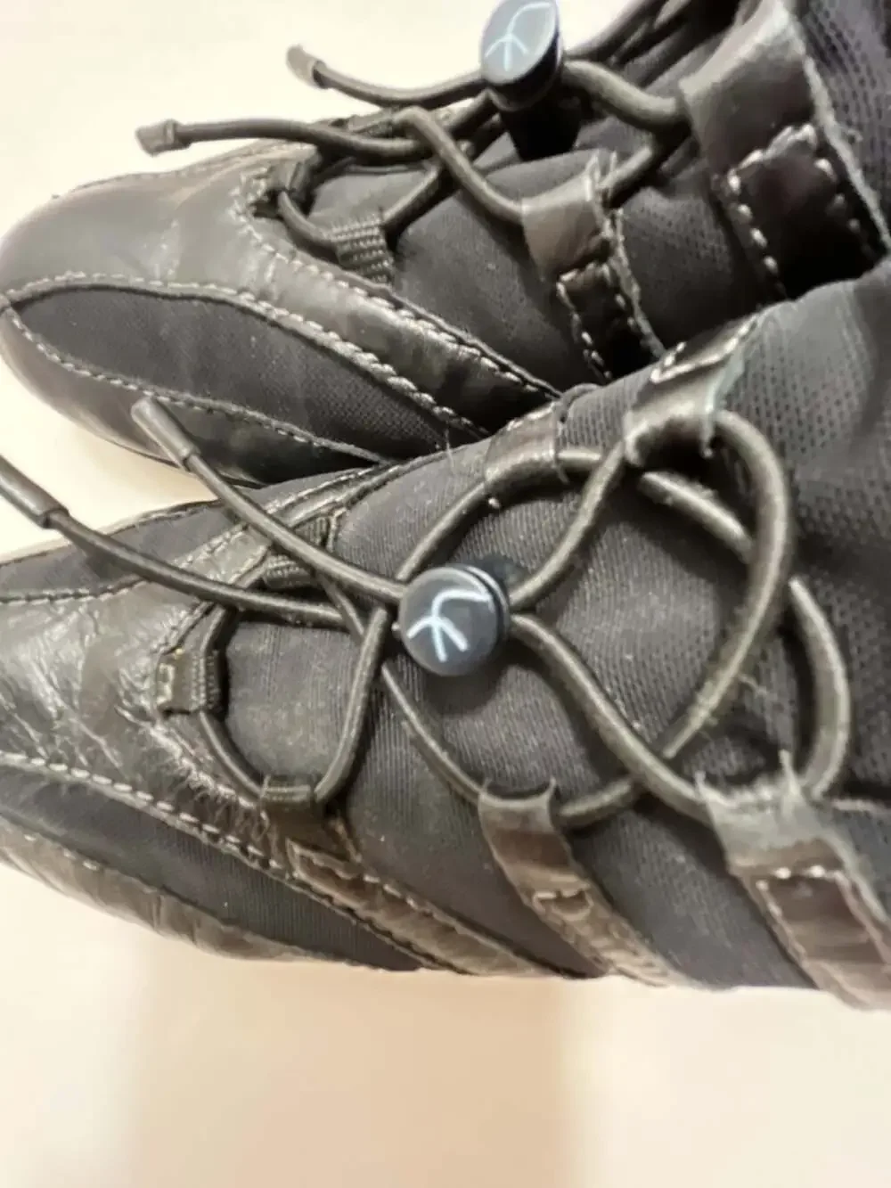 Liz Claiborne Women's Black Lightweight Comfort Sport Sneakers with Bungee Lacin